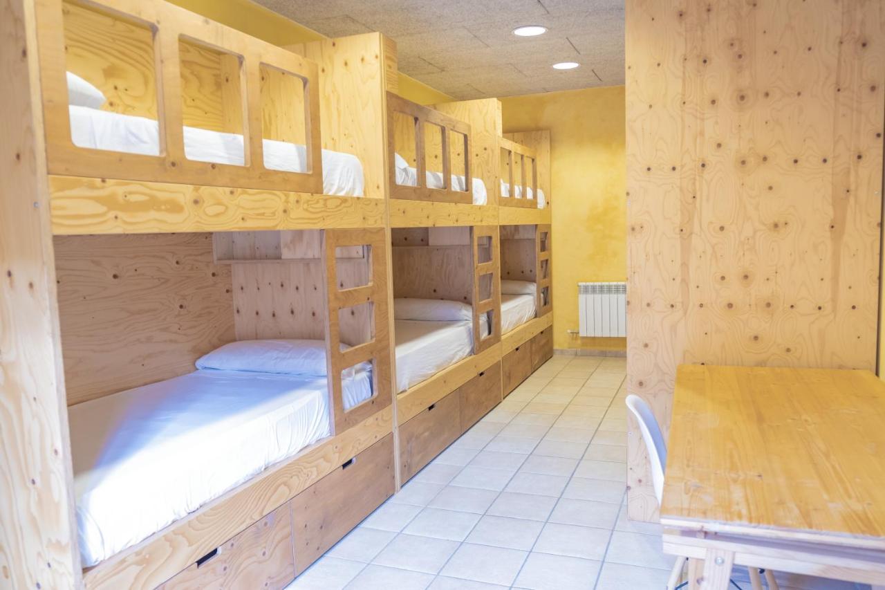 La Rectoria D'Albanya Hostel Exterior photo